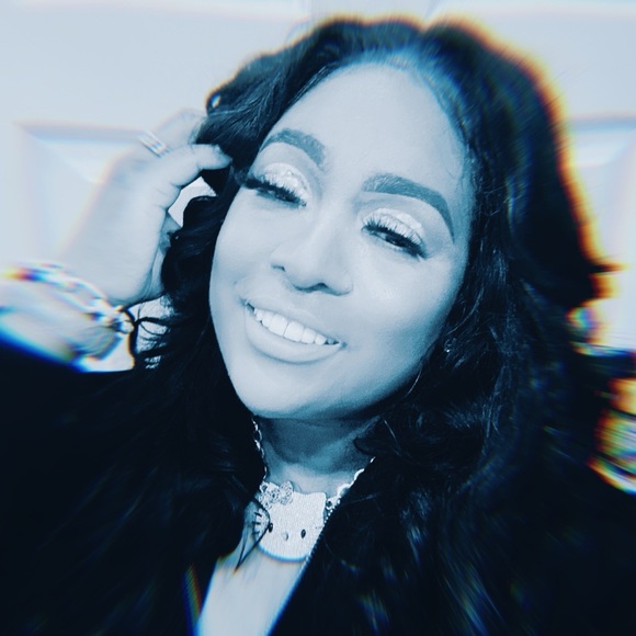 Meet your Posher, Necia - Picture 1 of 1